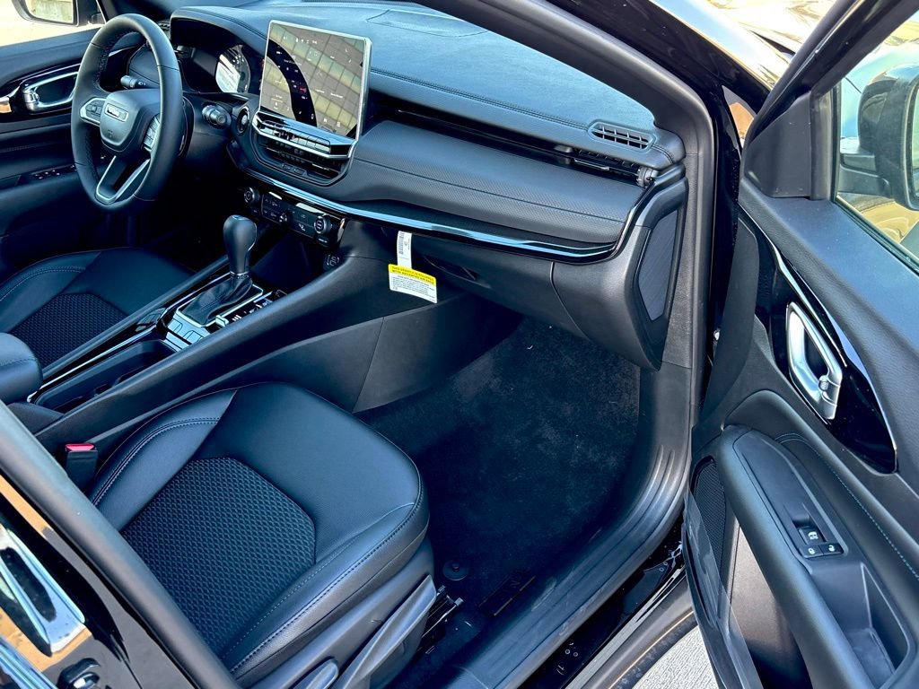 New 2026 Jeep Compass Altitude image 14