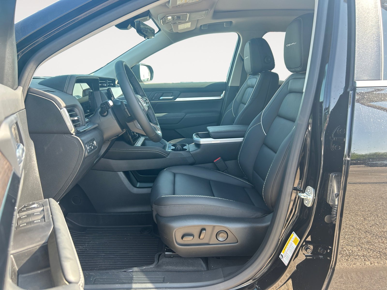 New 2026 GMC Terrain Denali w/ LPO, Floor Liner Package image 23