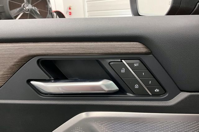 Used 2025 GMC Acadia Denali w/ Super Cruise Package image 38