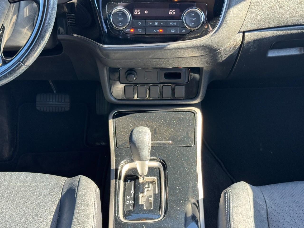 Used 2017 Mitsubishi Outlander SEL image 14