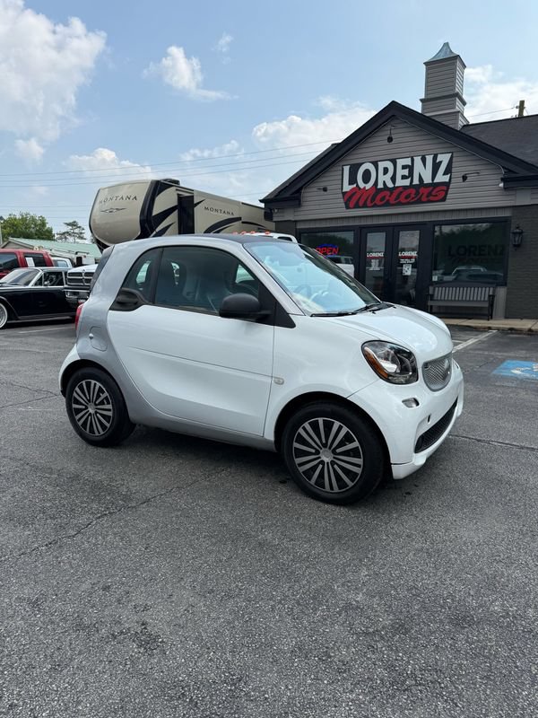 Used 2016 smart fortwo pure RWD image 1