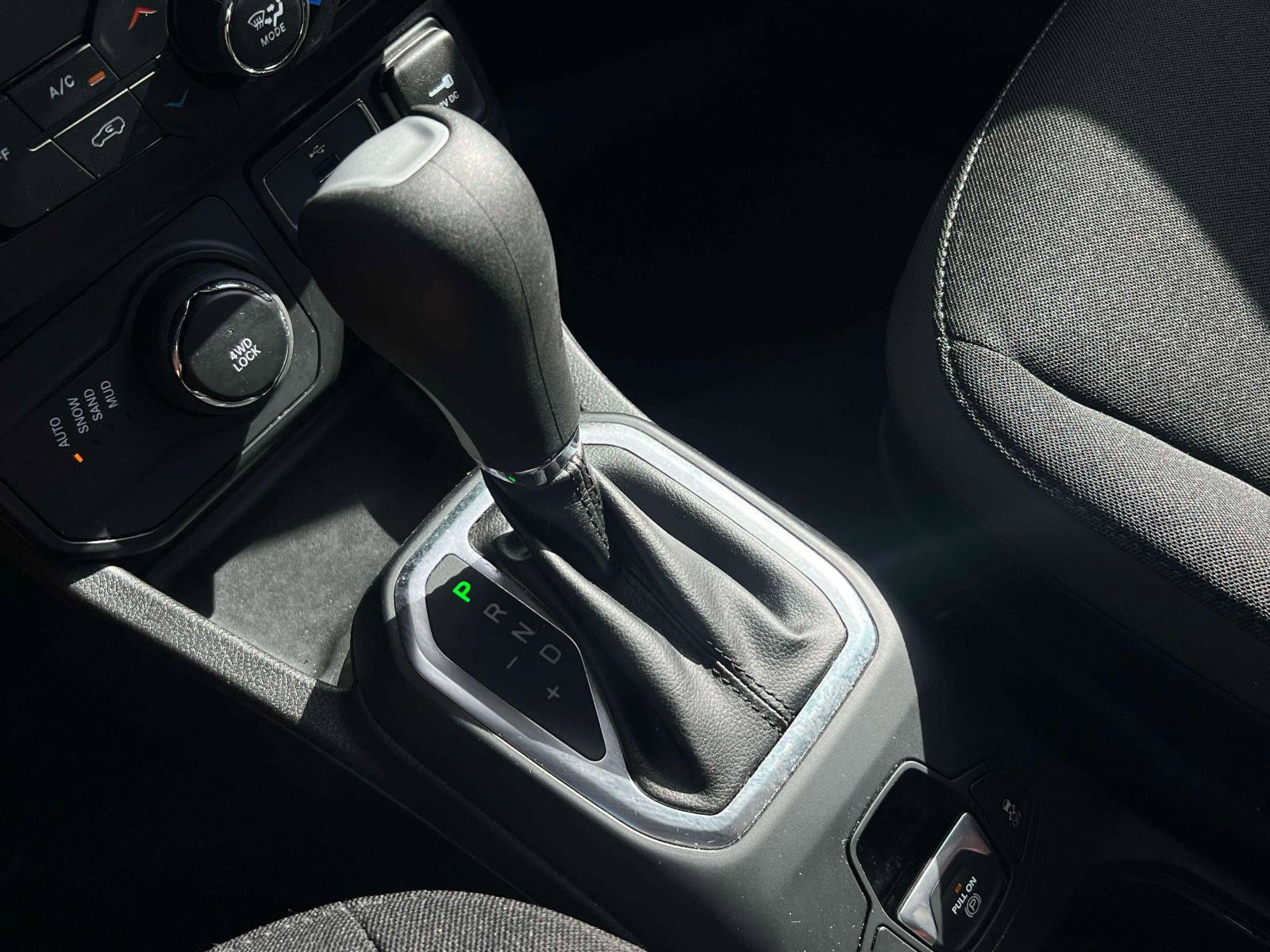 Used 2023 Jeep Renegade Altitude image 13