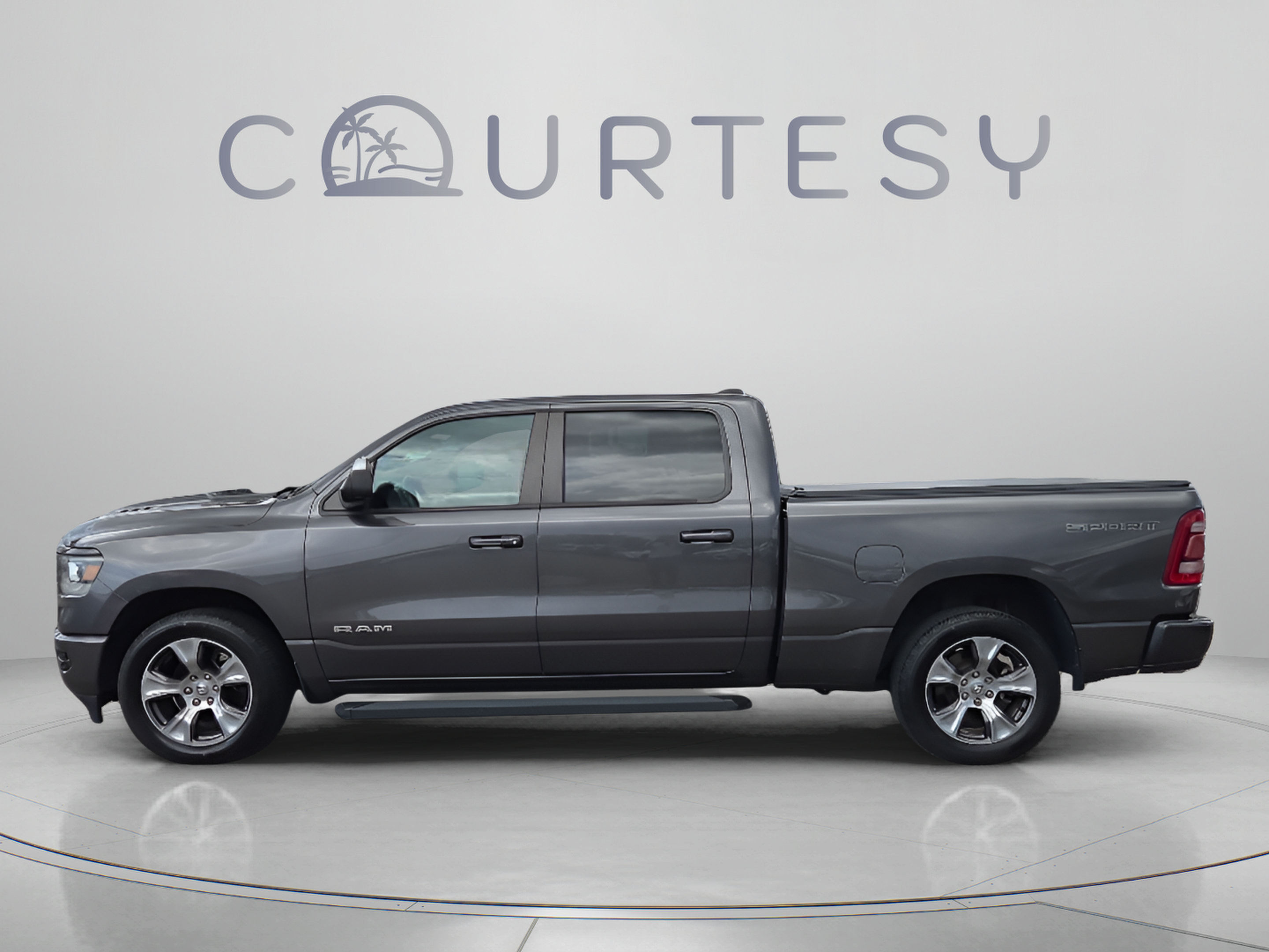 Used 2023 RAM 1500 Laramie AWD/4WD image 2