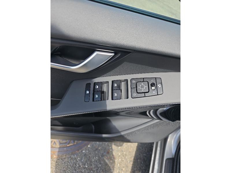 New 2025 Kia Niro EX Touring image 11
