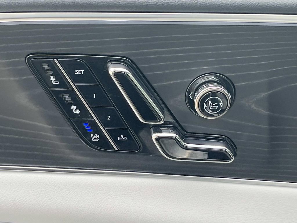 Used 2025 Cadillac Lyriq Sport AWD/4WD image 26