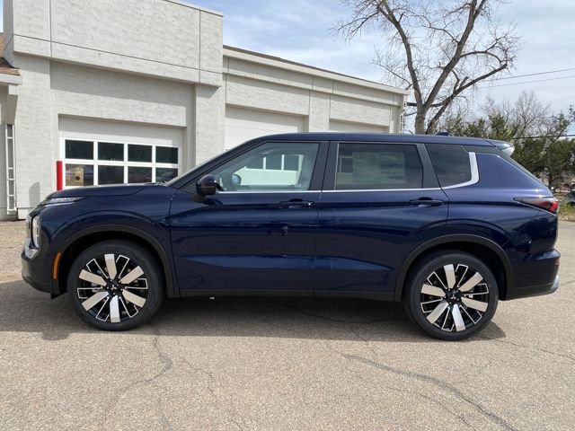 New 2026 Mitsubishi Outlander SE AWD/4WD image 2