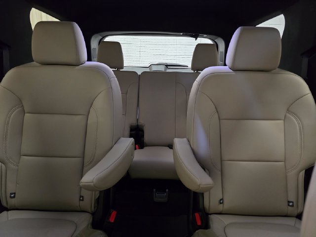 Used 2023 Chevrolet Traverse LT AWD/4WD image 22