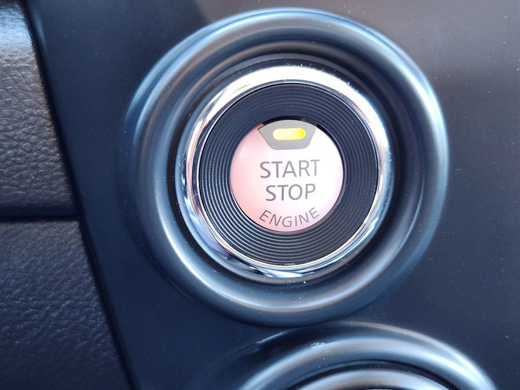 Used 2024 Nissan Titan SV w/ SV Convenience Package image 17