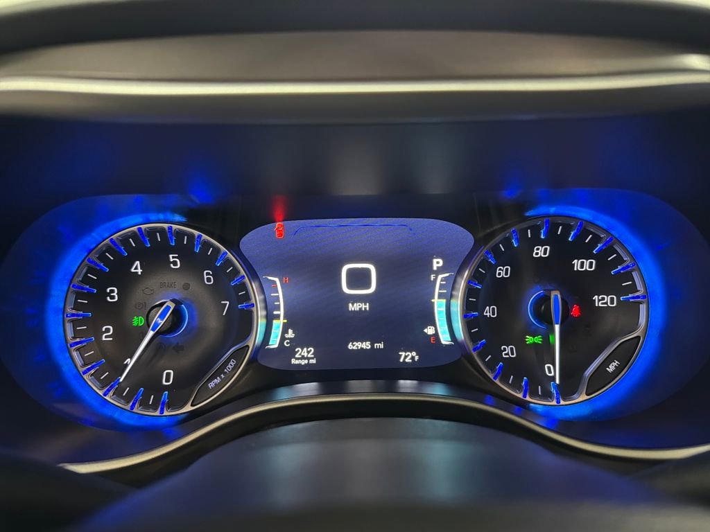 Used 2024 Chrysler Pacifica Touring-L image 22