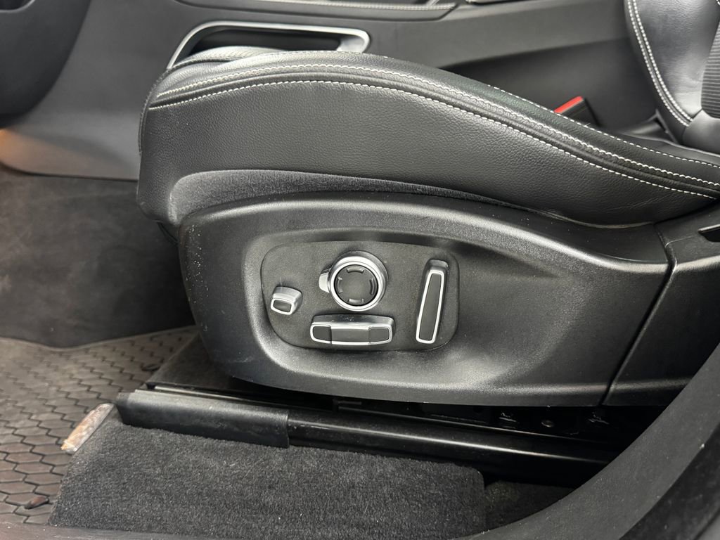 Used 2020 Jaguar F-PACE S image 39