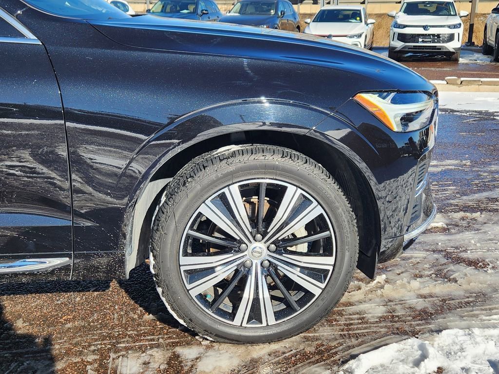 Used 2023 Volvo XC60 B5 Plus image 32
