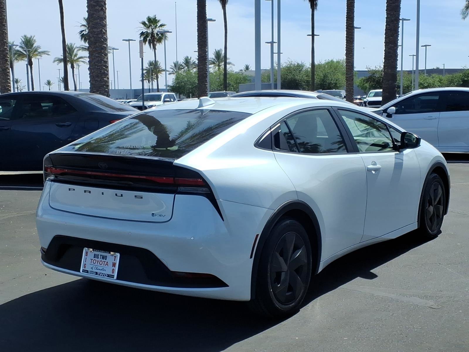 Used 2025 Toyota Prius LE FWD image 6