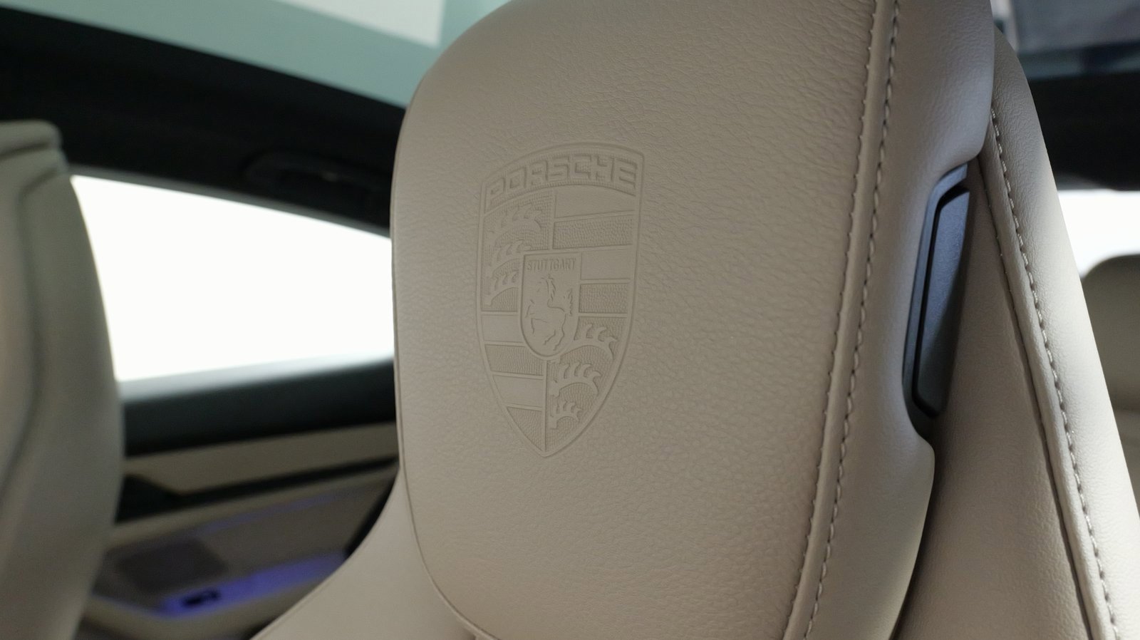 Used 2023 Porsche Taycan image 34