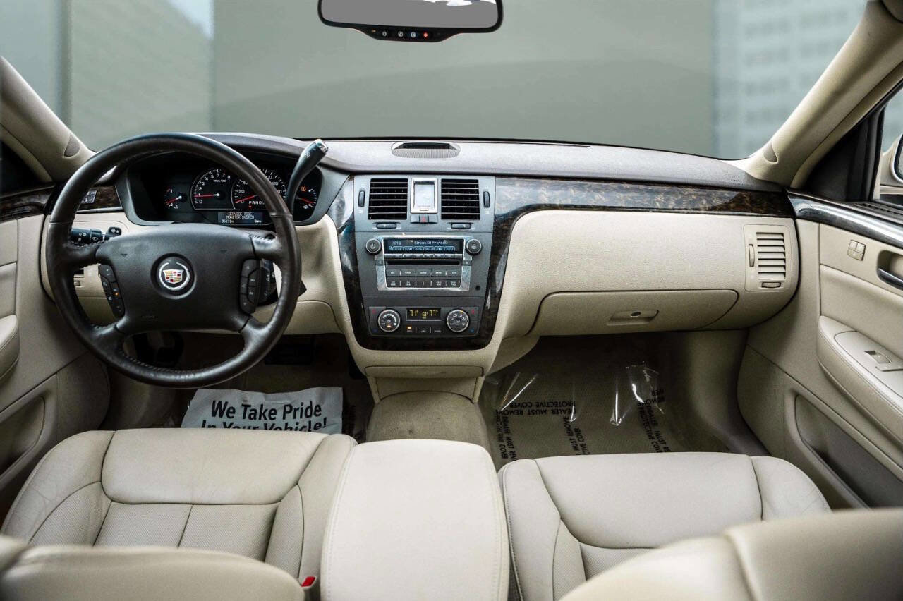 Used 2008 Cadillac DTS Luxury II w/ Sun And Sound Package image 17