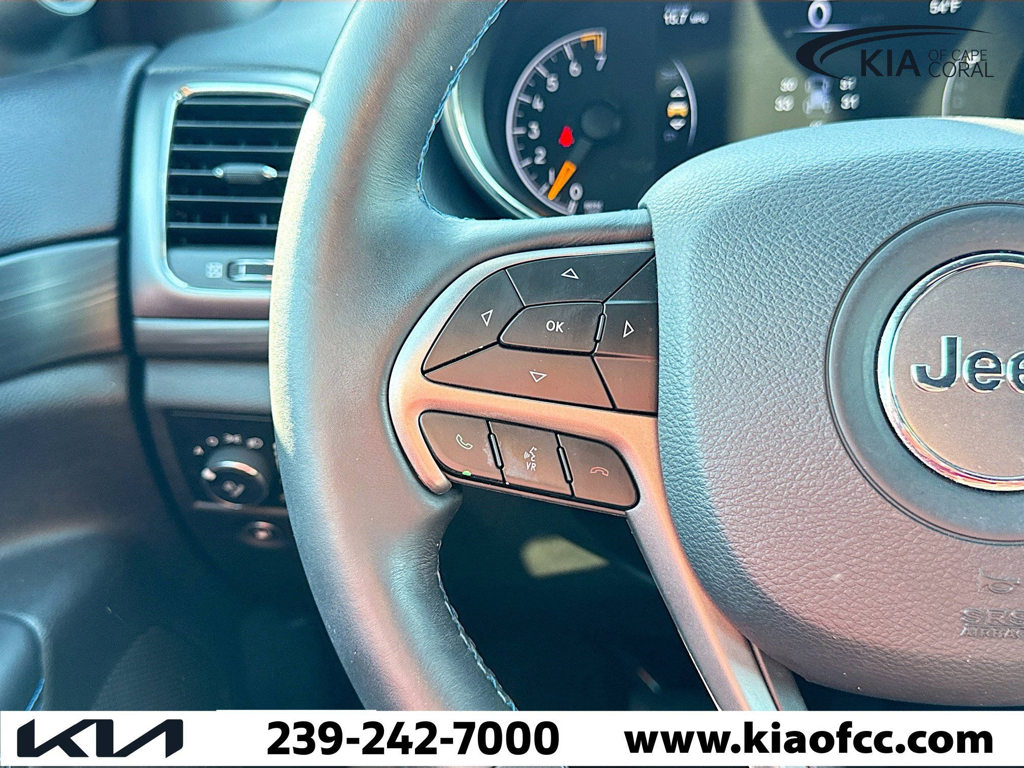 Used 2019 Jeep Grand Cherokee Laredo image 35