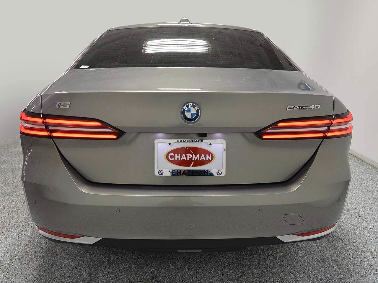 Used 2026 BMW i5 eDrive40 w/ Premium Package RWD image 4