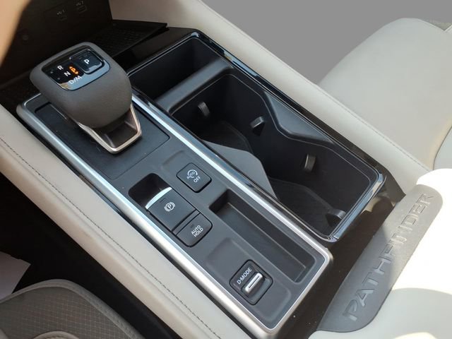 Used 2025 Nissan Pathfinder SL FWD image 24