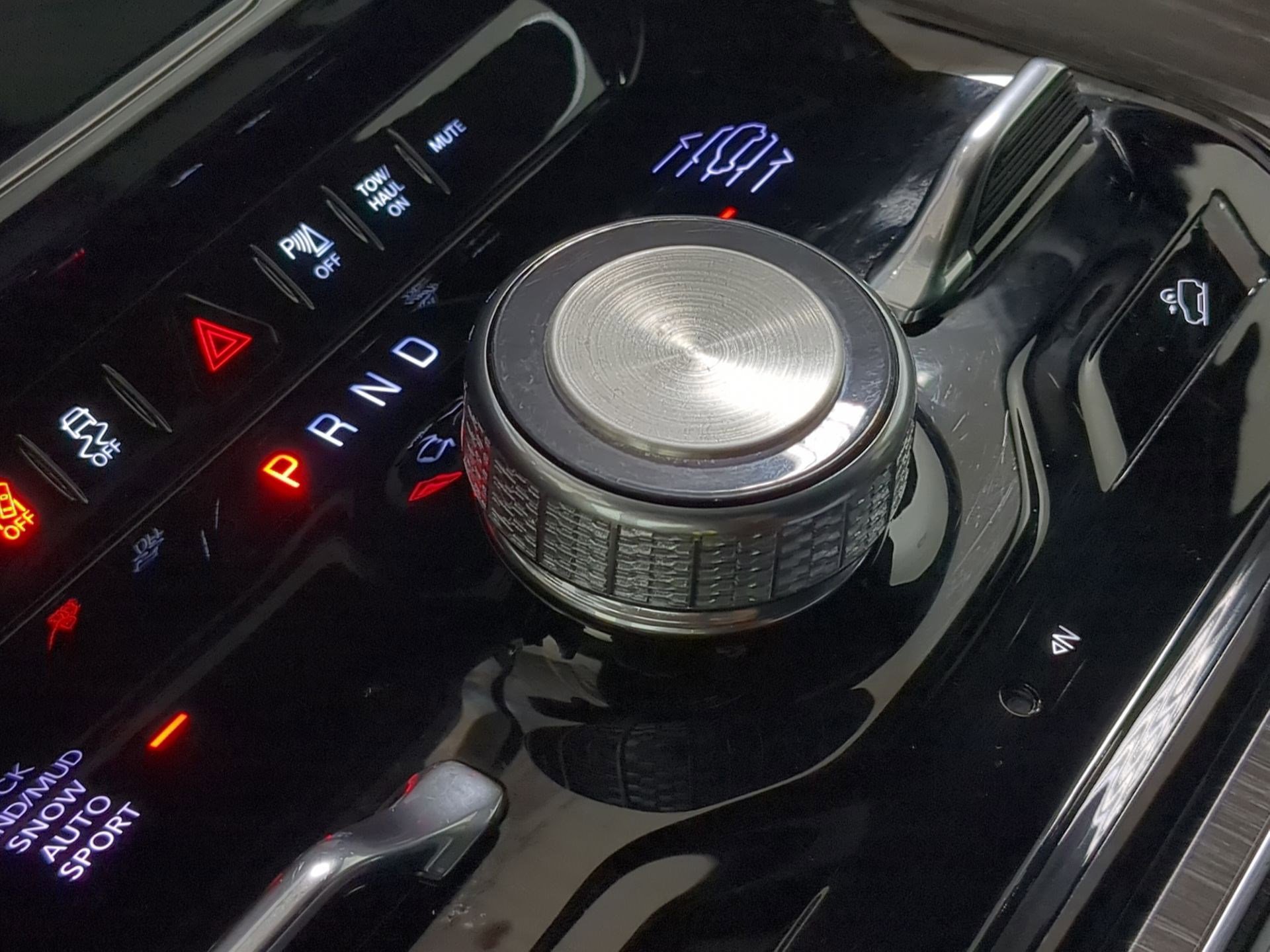 Used 2023 Jeep Wagoneer Series III w/ Preferred Equipment Group image 16