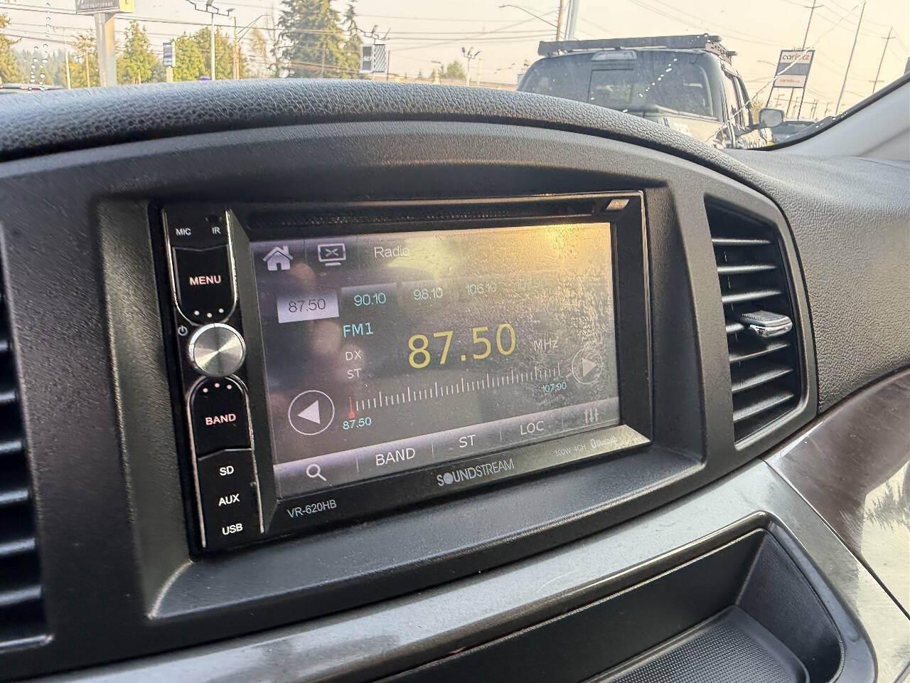 Used 2012 Nissan Quest S FWD image 17
