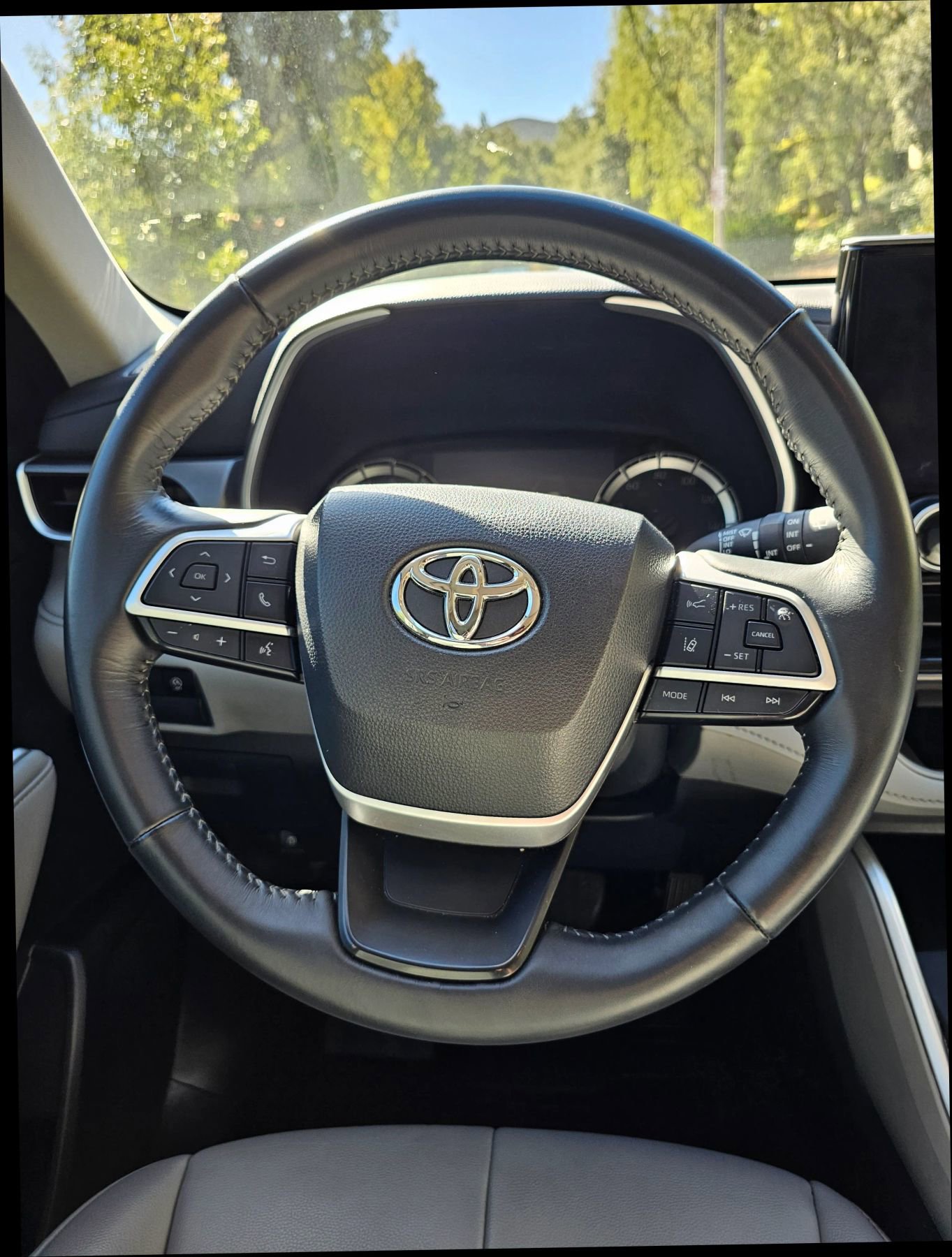 Used 2023 Toyota Highlander XLE image 32