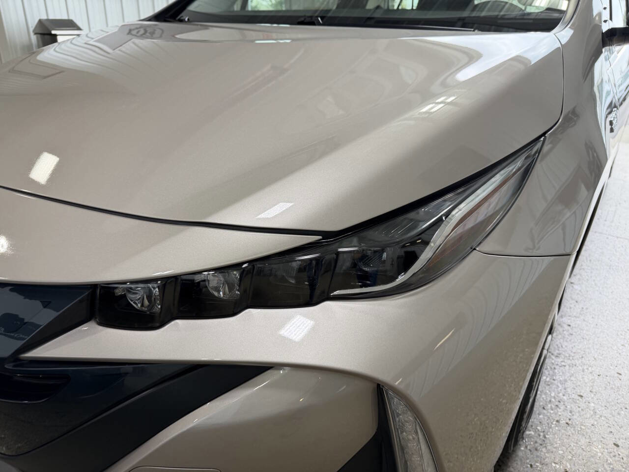 Used 2017 Toyota Prius Prime Plus image 5