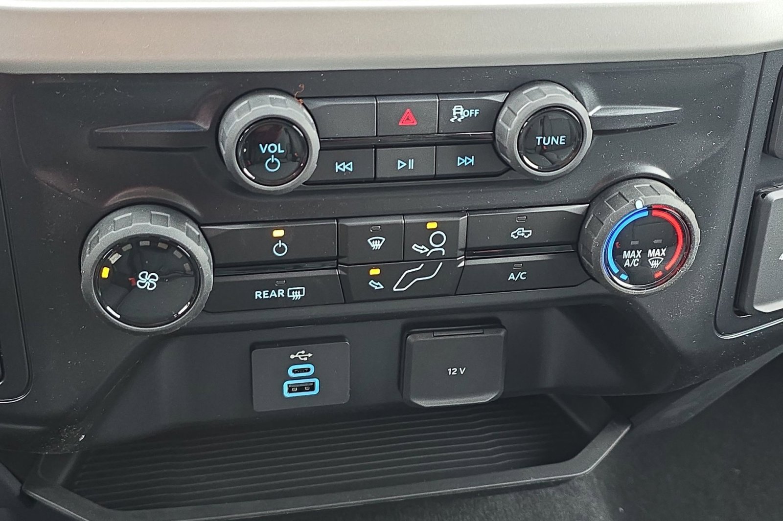 New 2026 Ford F250 XLT w/ FX4 Off-Road Package image 25