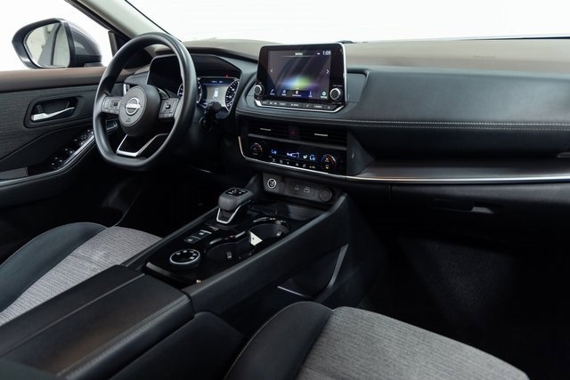 Used 2023 Nissan Rogue SV image 28