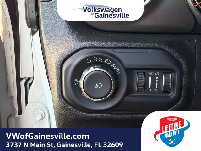 Used 2018 Jeep Wrangler Unlimited Sahara AWD/4WD image 28