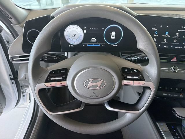 Used 2024 Hyundai Elantra SEL FWD image 28
