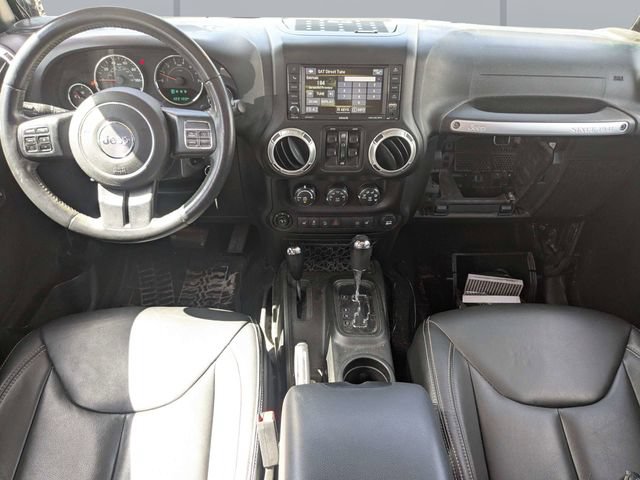 Used 2017 Jeep Wrangler Unlimited Rubicon w/ Connectivity Group AWD/4WD image 14