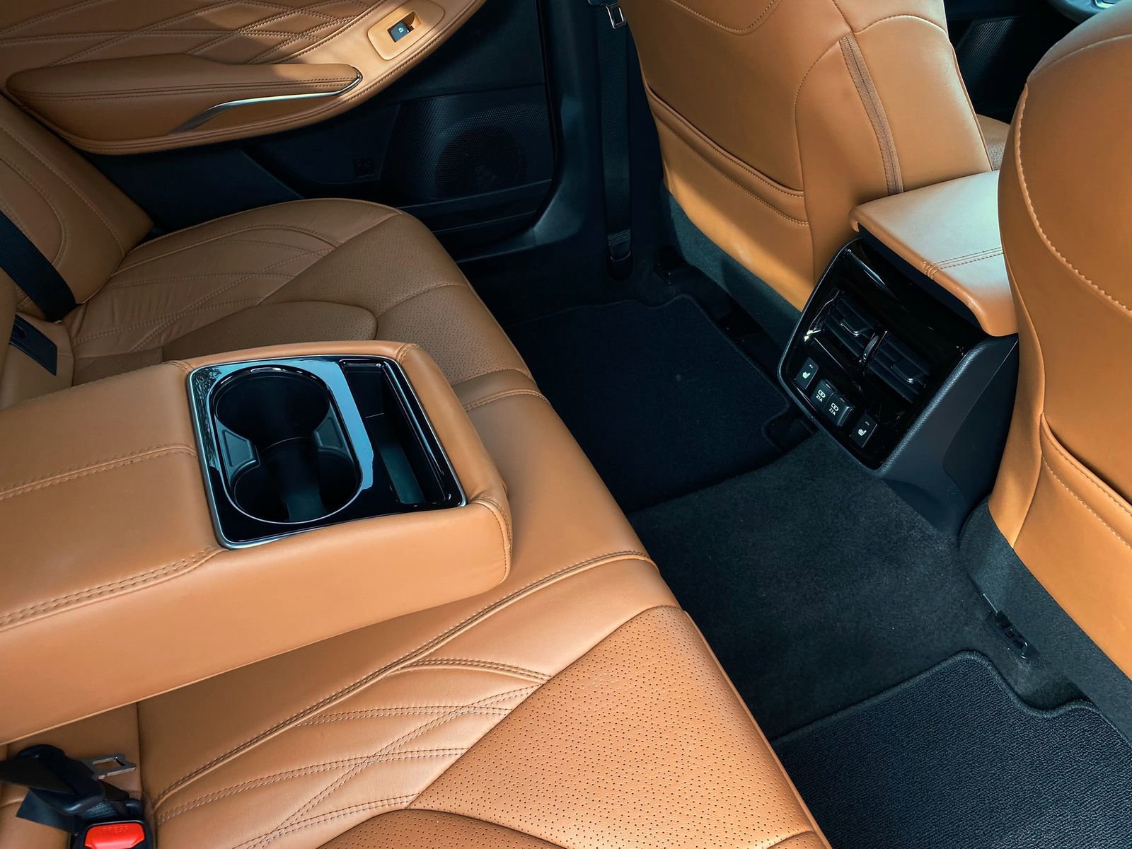 Used 2019 Toyota Avalon Limited image 29