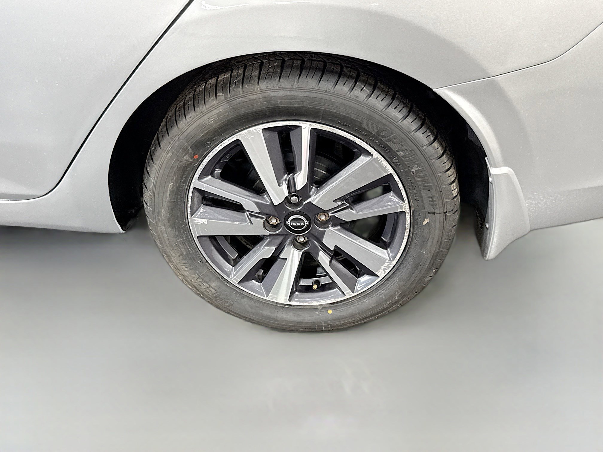 Used 2024 Nissan Versa SV w/ Trunk Package image 37