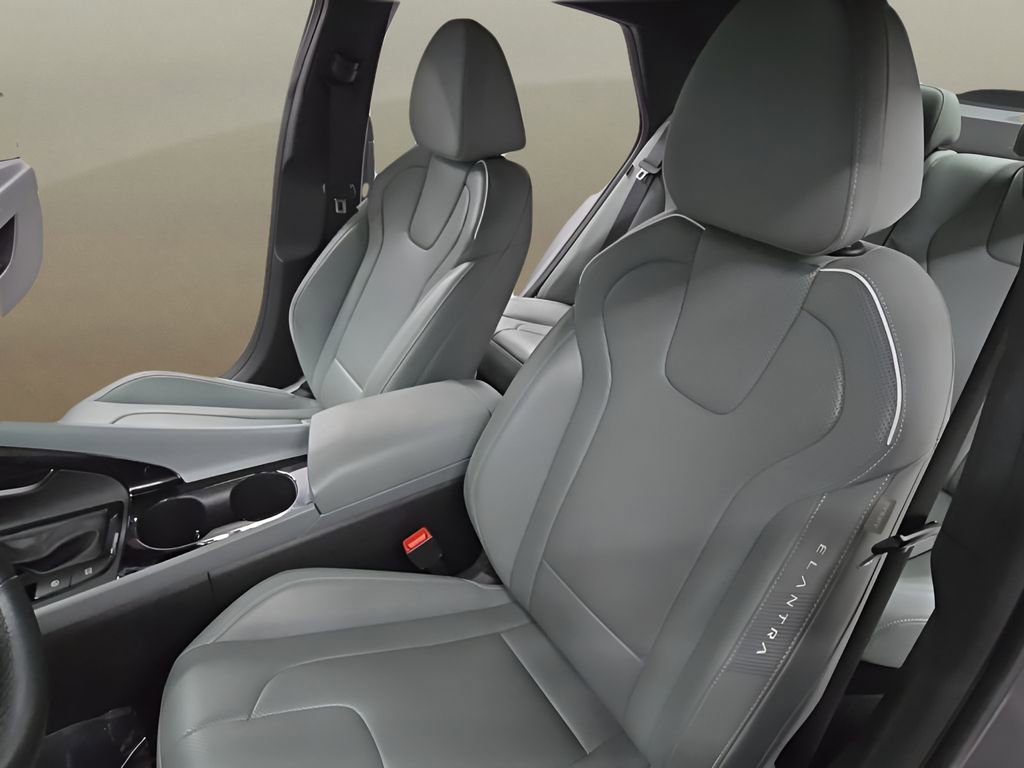 Certified 2025 Hyundai Elantra Limited image 13