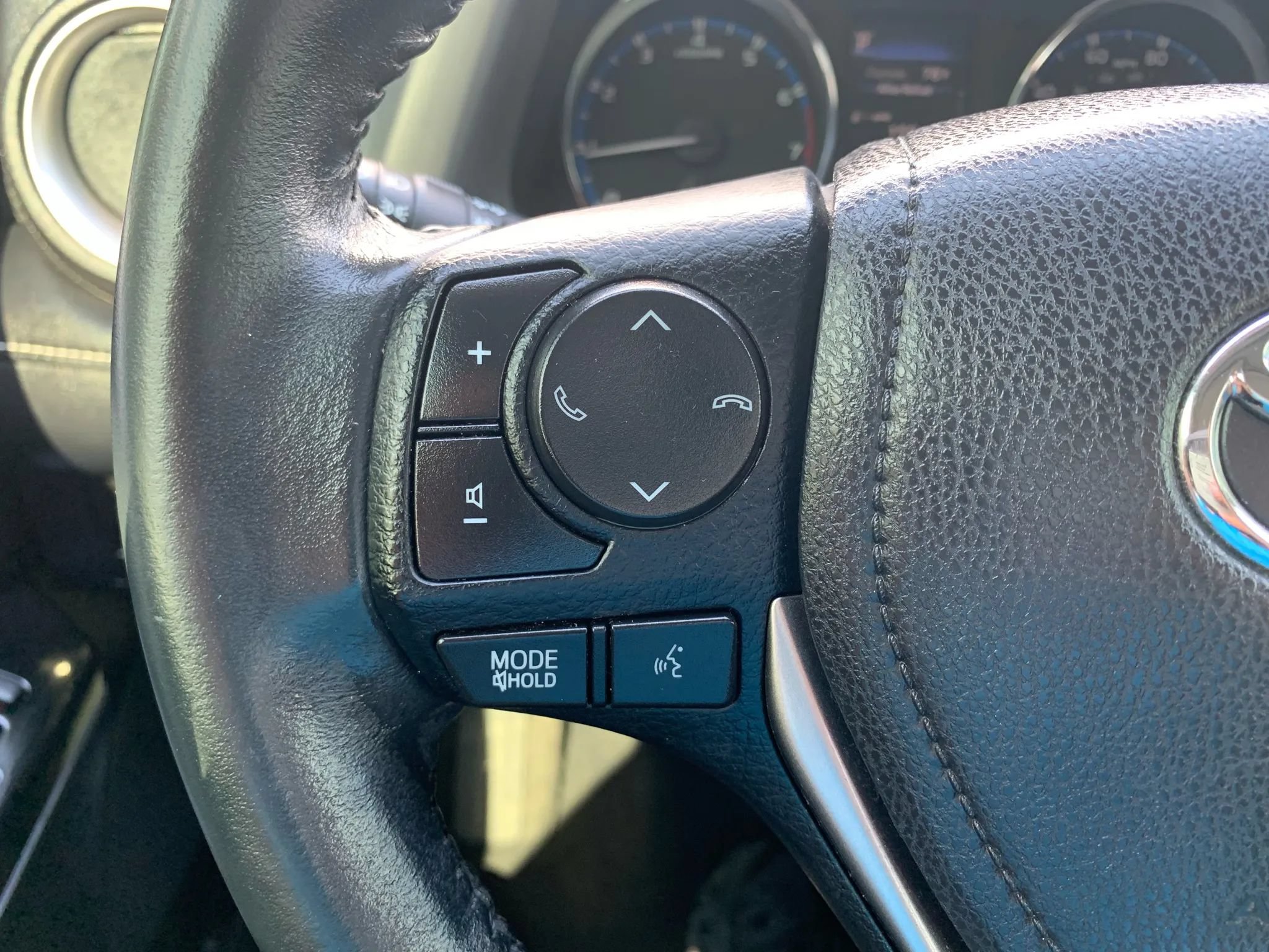 Used 2016 Toyota RAV4 Limited FWD image 14