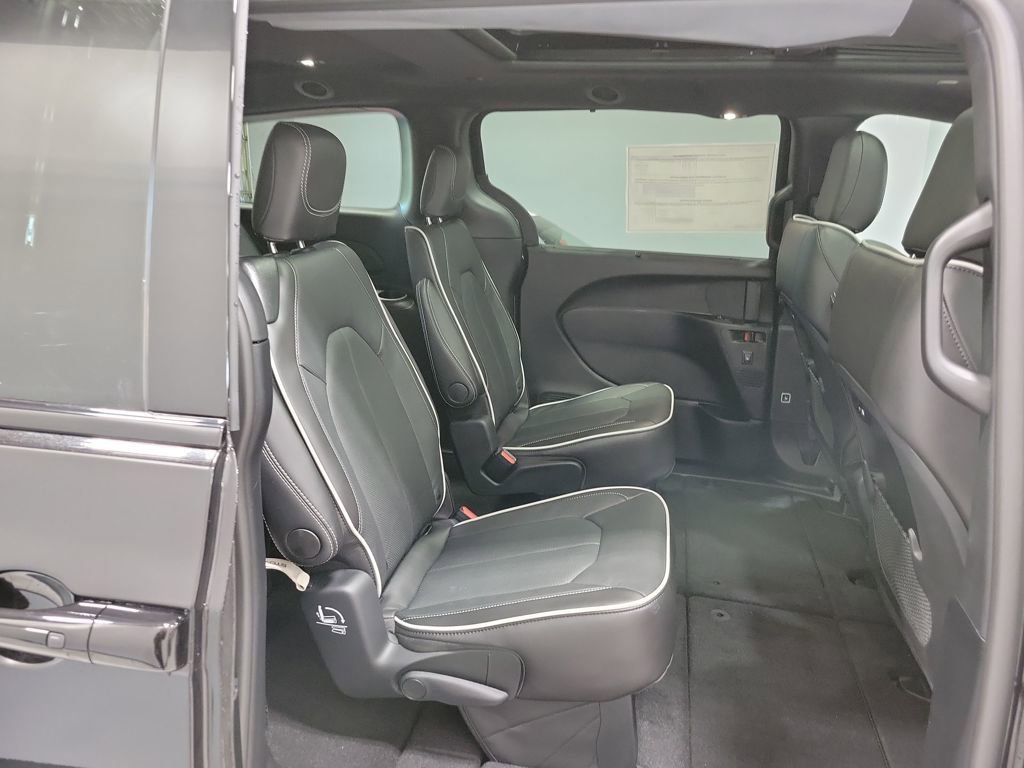 New 2026 Chrysler Pacifica Limited w/ S Appearance Package image 9