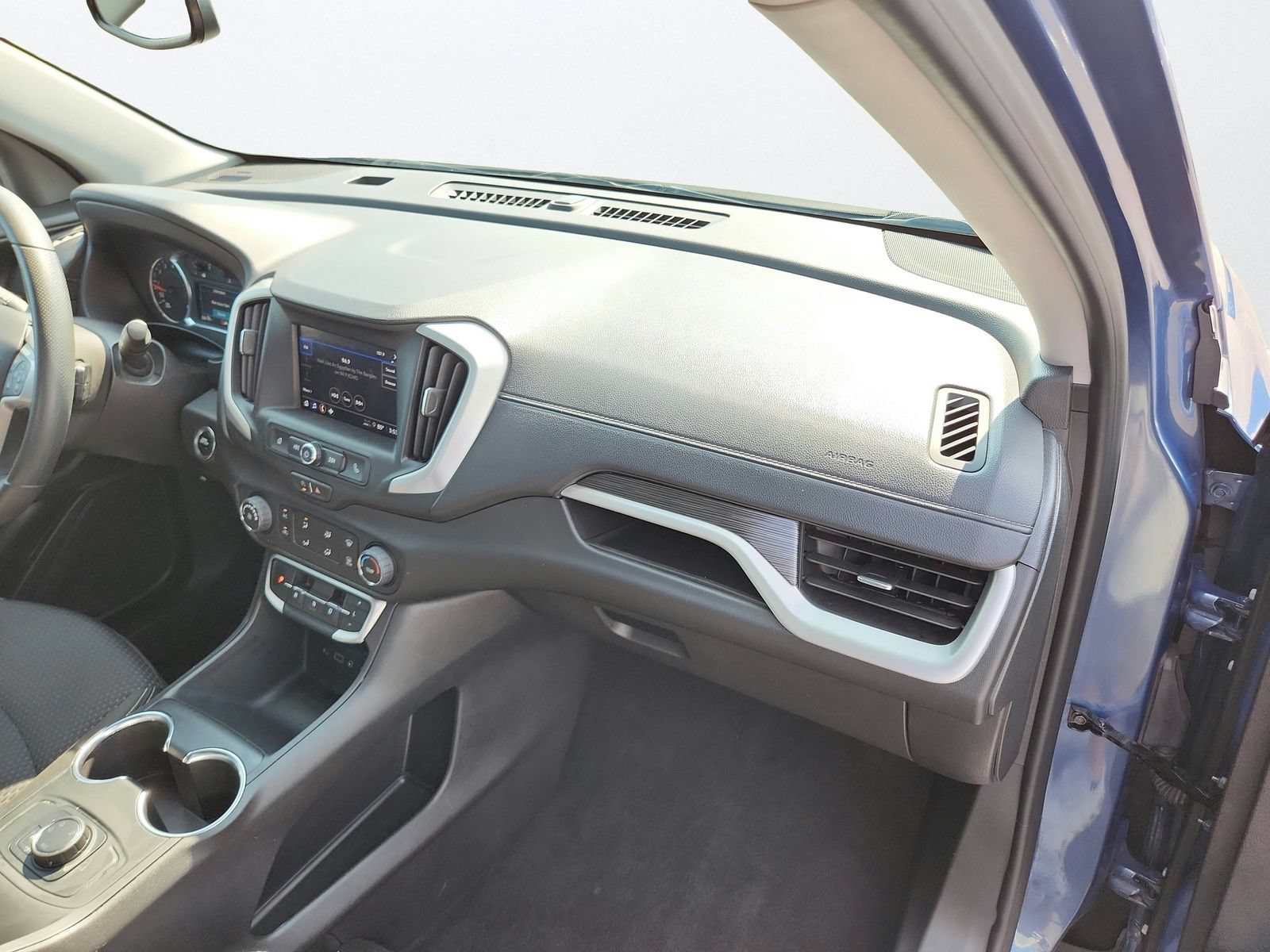 Used 2024 GMC Terrain SLE AWD/4WD image 23