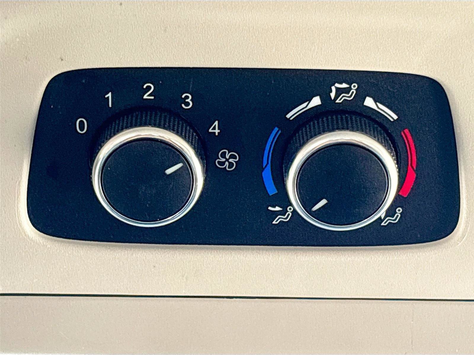 Used 2024 Ford Transit 350 XLT image 23