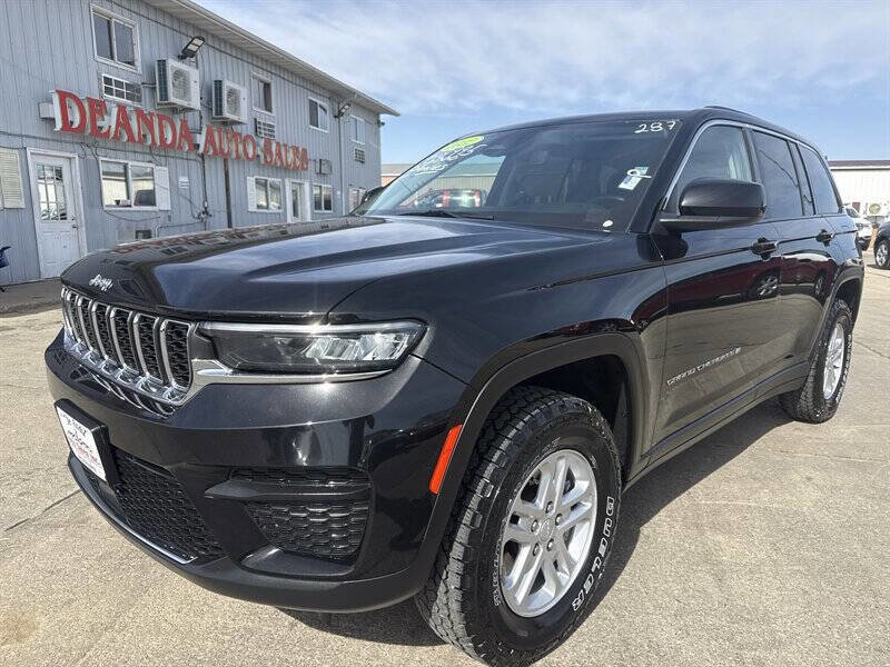 Used 2022 Jeep Grand Cherokee Laredo w/ Luxury Tech Group I AWD/4WD image 1