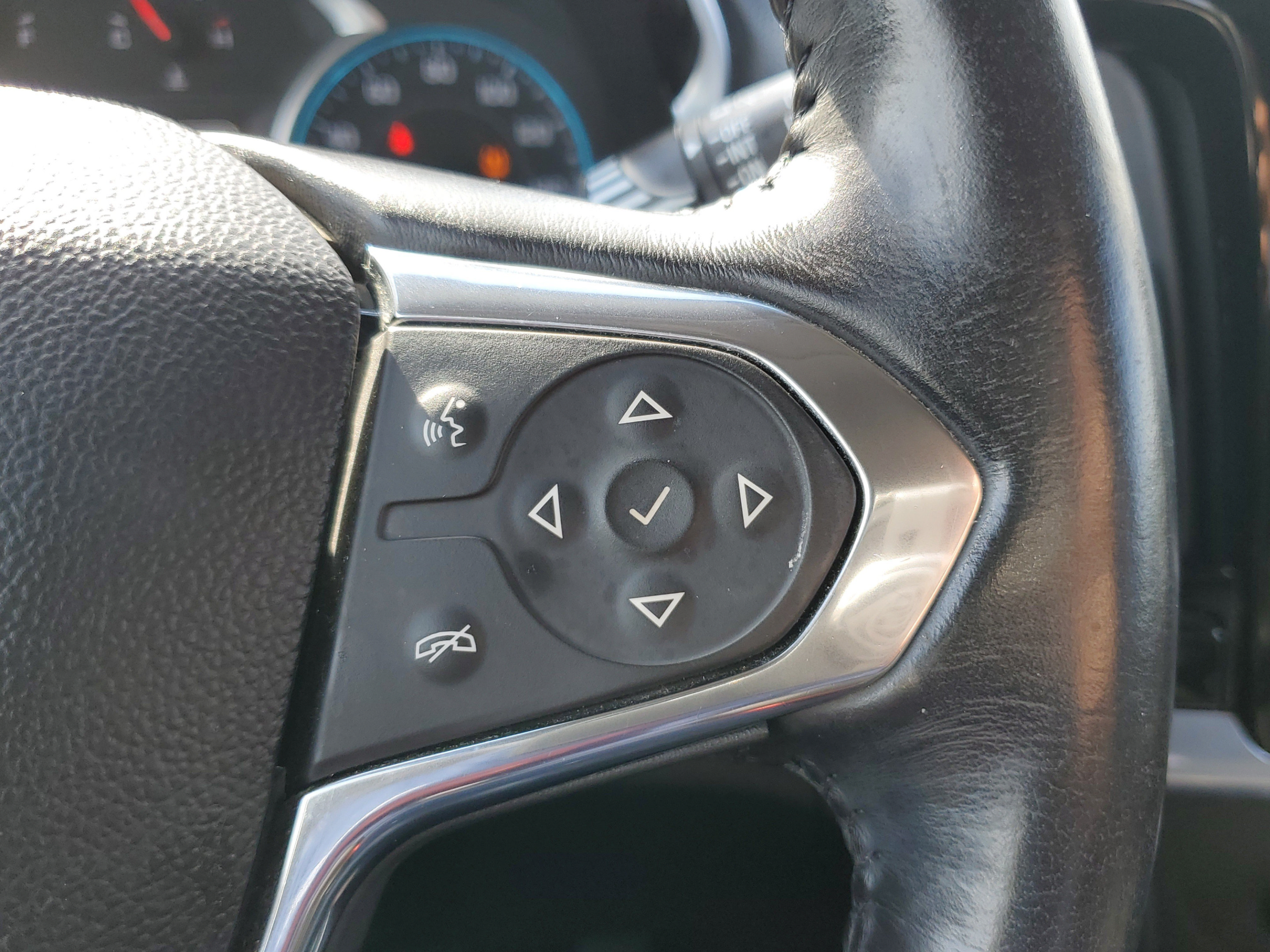 Used 2018 Chevrolet Traverse LT FWD image 23