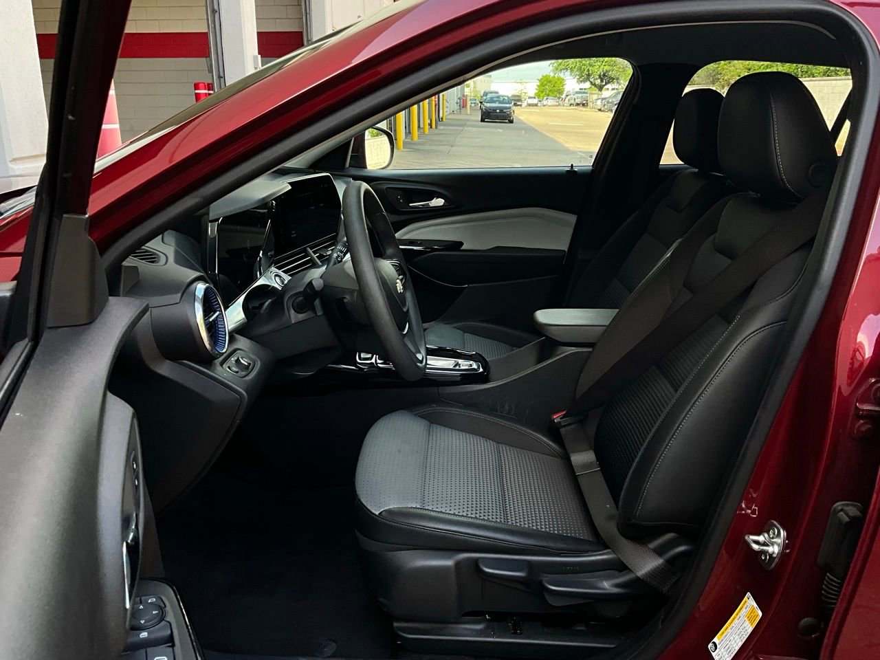 Used 2025 Chevrolet Trax LT image 10