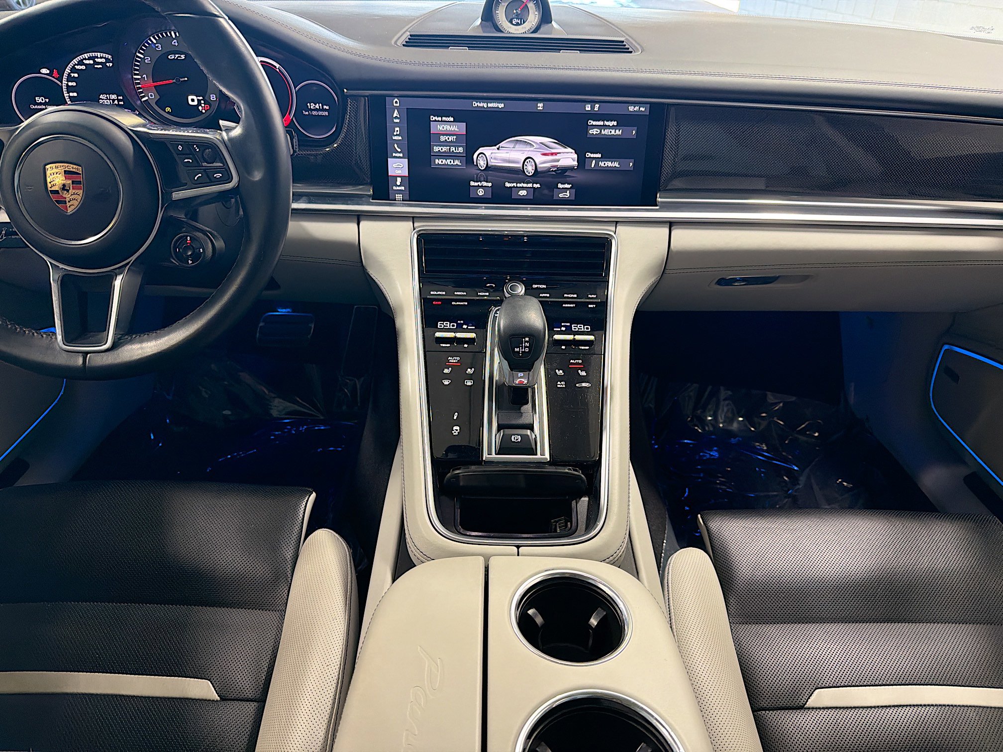 Used 2020 Porsche Panamera GTS image 19