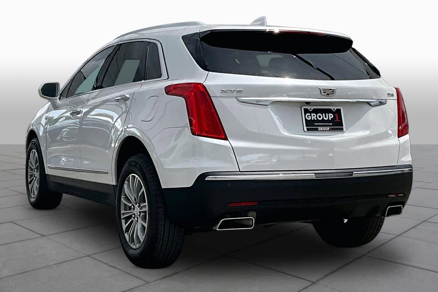 Used 2018 Cadillac XT5 Luxury w/ Driver Awareness Package FWD image 12