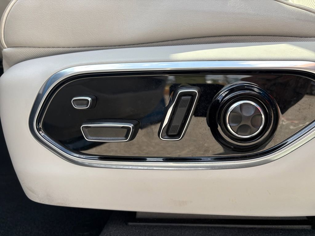 Used 2022 Jeep Grand Cherokee Summit AWD/4WD image 15