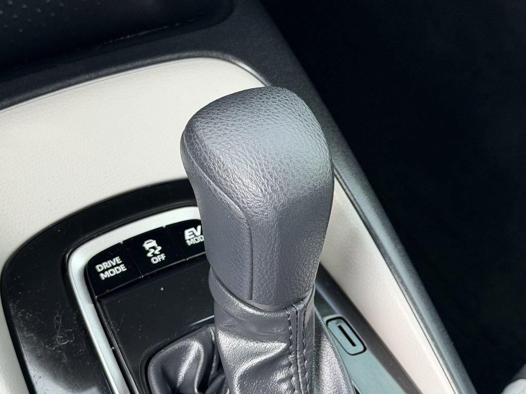 Used 2025 Toyota Corolla LE FWD image 21