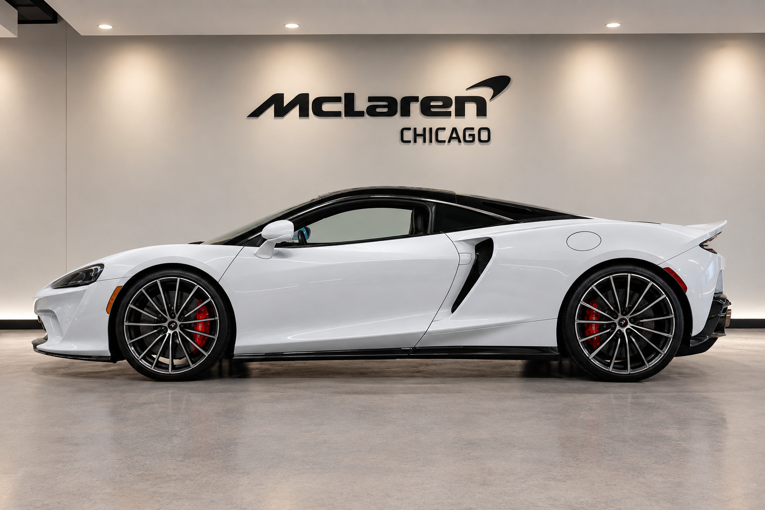 Used 2020 McLaren GT RWD image 32