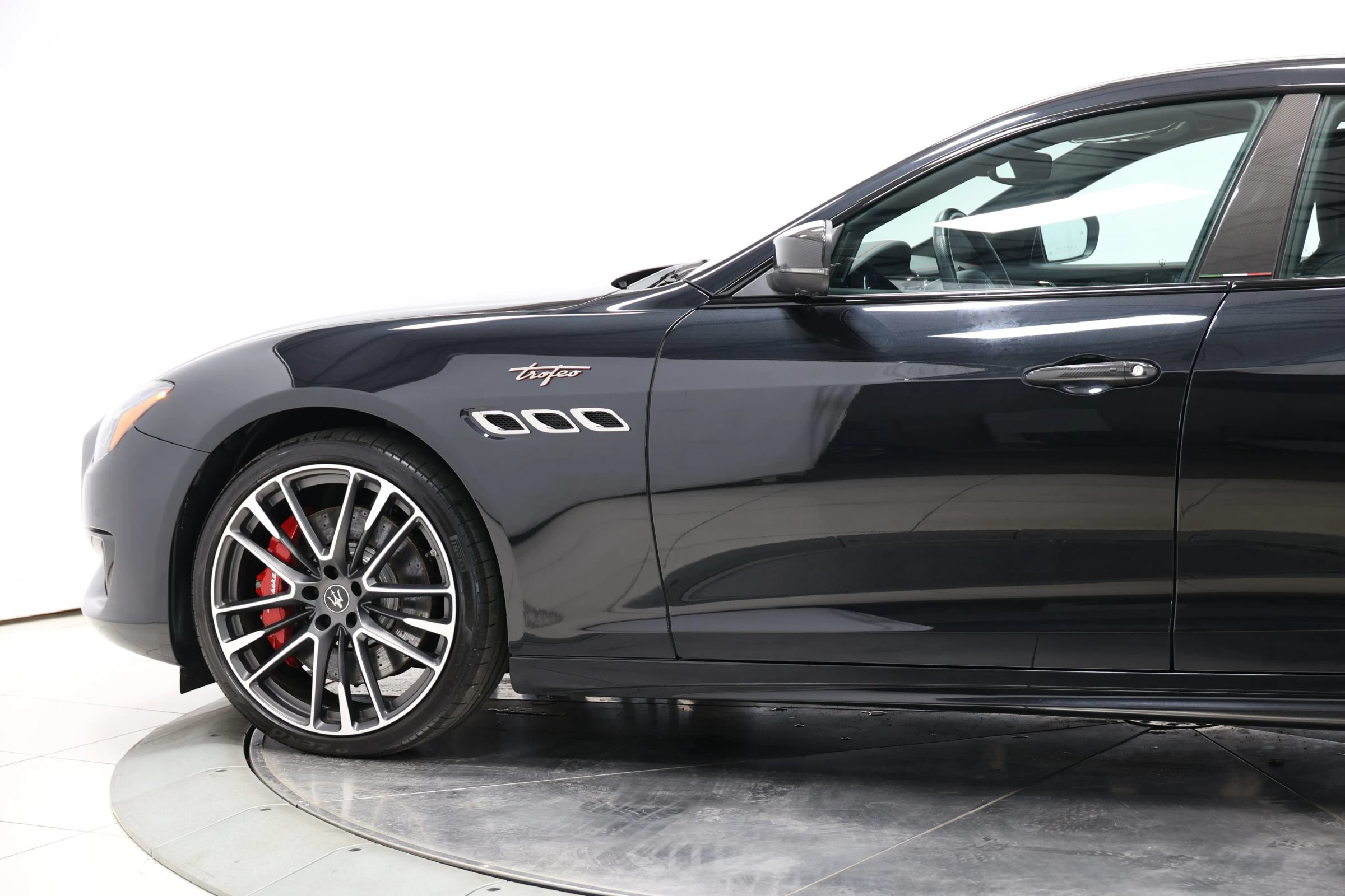 Used 2022 Maserati Quattroporte Trofeo RWD image 6