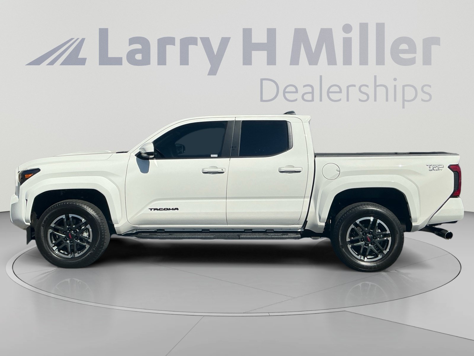 Used 2026 Toyota Tacoma TRD Sport AWD/4WD image 2
