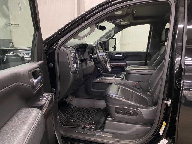 Used 2021 GMC Sierra 3500 Denali w/ Denali Black Diamond Edition image 10
