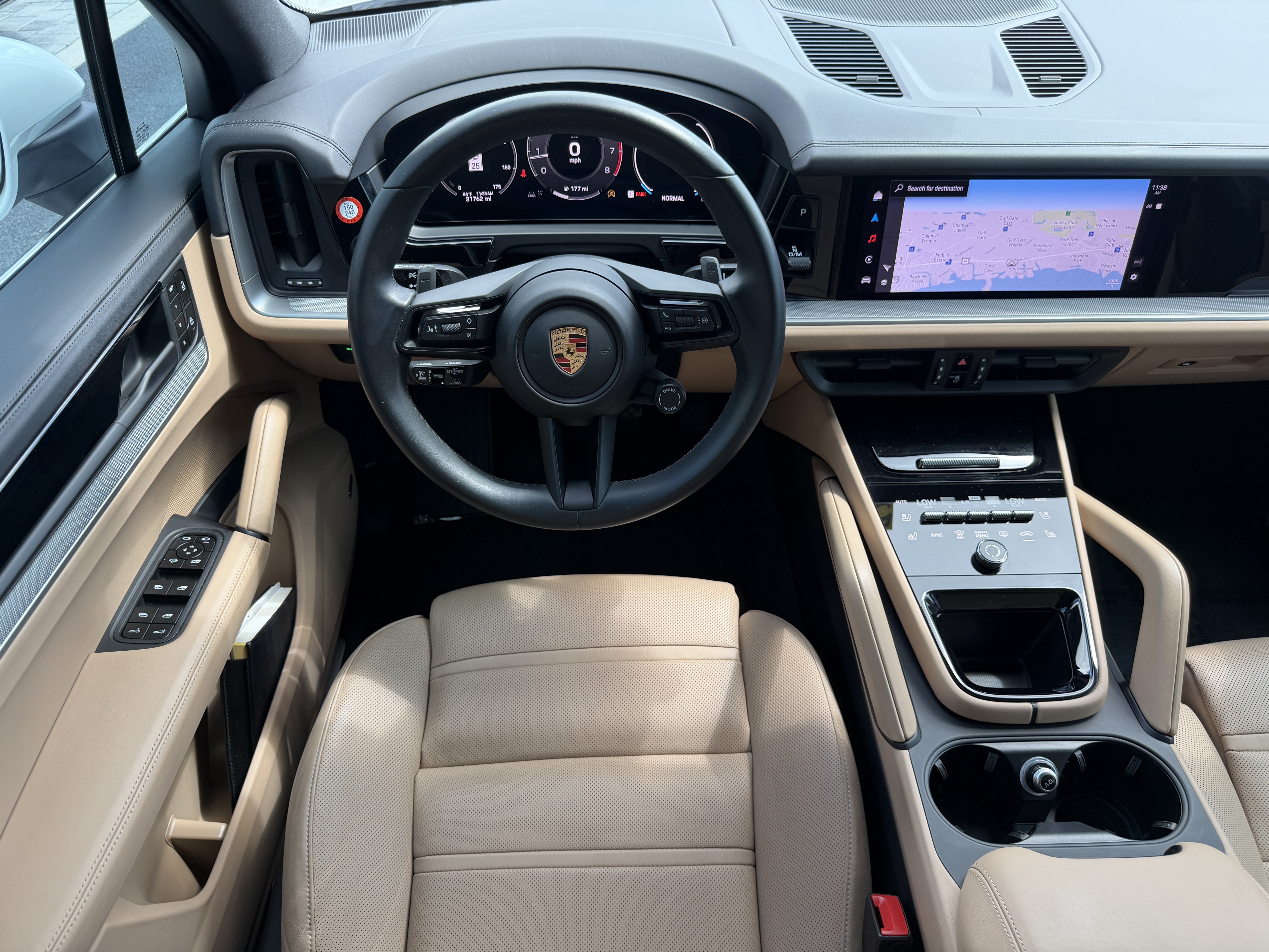 Used 2024 Porsche Cayenne AWD/4WD image 14