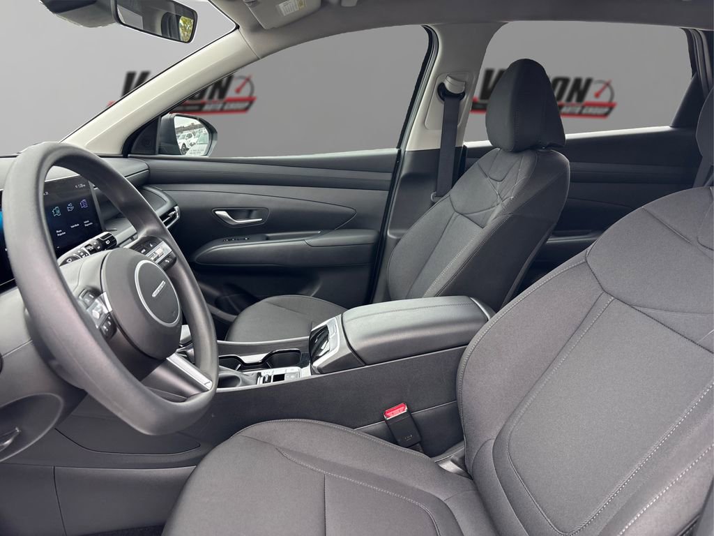 Certified 2025 Hyundai Tucson SE image 9